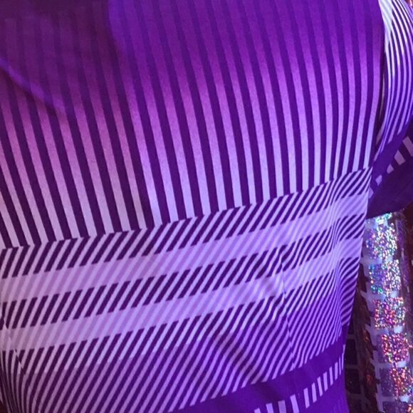 Short sleeved v neck dress with side ruffle in size med by NEW YORK & CO - Picture 11 of 14